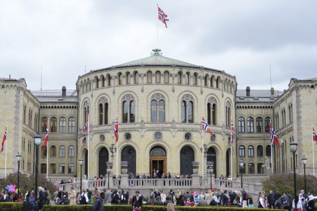 Våre herrer på Stortinget sitter i elfenbenstårnet, mens folket sliter og landet endres