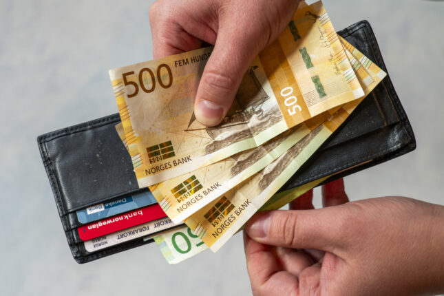 Nå risikerer butikker bot på inntil 25 millioner kroner for kontant-nekt