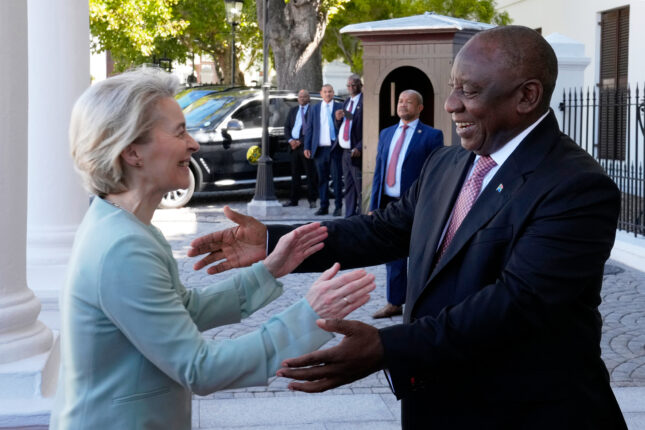 Sør-Afrikas president kaller hvite flyktninger «feiginger»