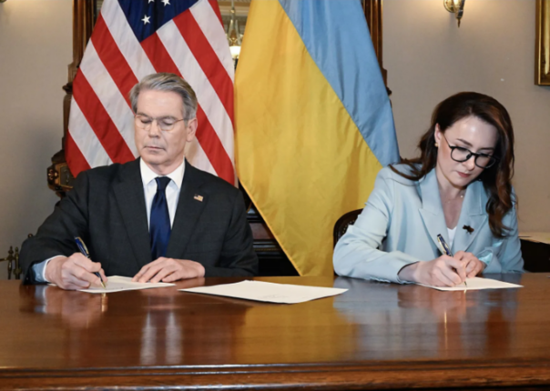 USA og Ukraina har signert mineral­avtalen