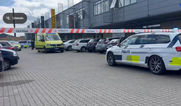 Massiv utrykning av politi til kjøpesenter i Århus, Danmark