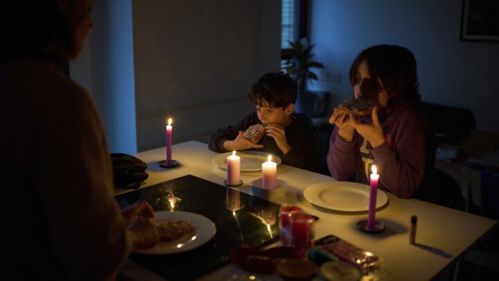 Spanias regjering sier den ennå ikke har nok data til å forklare blackouten