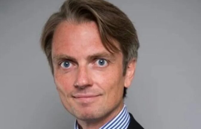 Thyberg unnlot å fortelle om bildene, dermed gravde han sin egen grav