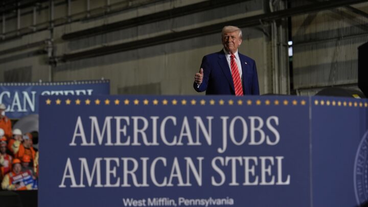 Trump dobler ståltollen og kunngjør stor investering i amerikansk stålindustri