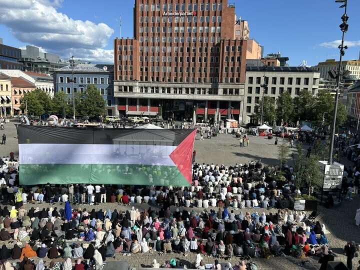 Se video: Islam-samling i Oslo - 2000 oppmøtte og bønneropene ljomer
