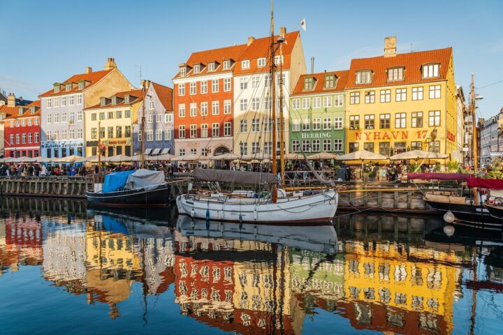 Svak norsk krone gjør det dyrt å være norsk i Danmark
