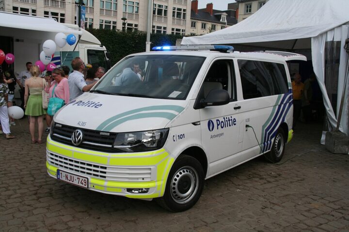 Antwerpen: To unge kvinner efterforskes for å ha forsvart seg mot migrant