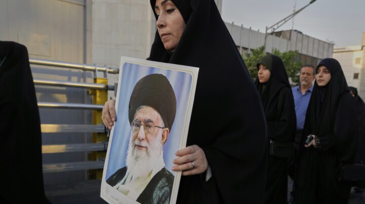 Khamenei avviser at Iran vil kapitulere