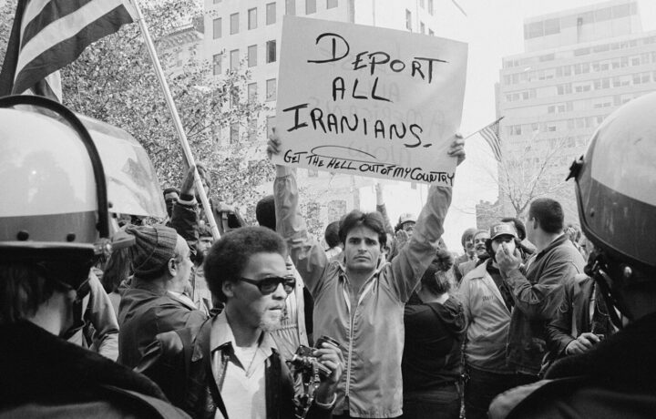 Satirelåten fra 1980 som forutsa fremtiden: «Bomb Iran»