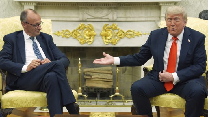 Trump kritiserte Merkel, Russland og Ukraina under Merz’ besøk