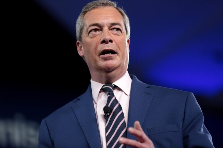 Rekord&shy;oppslutning om Nigel Farage i britisk menings&shy;måling