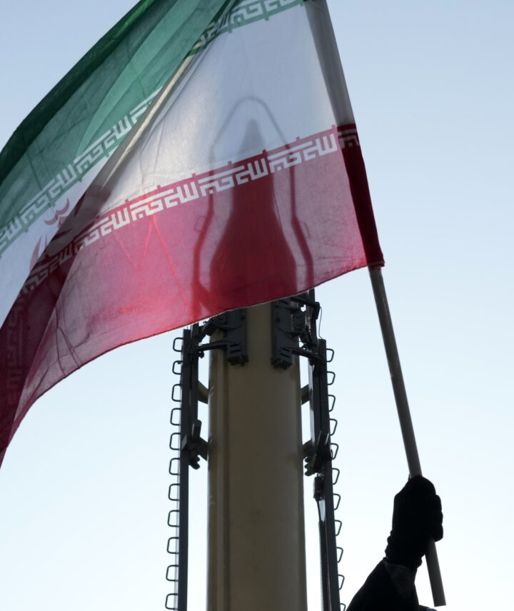 Israel bekrefter angrep mot Irans atomprogram og militære mål – melder om drepte i Teheran