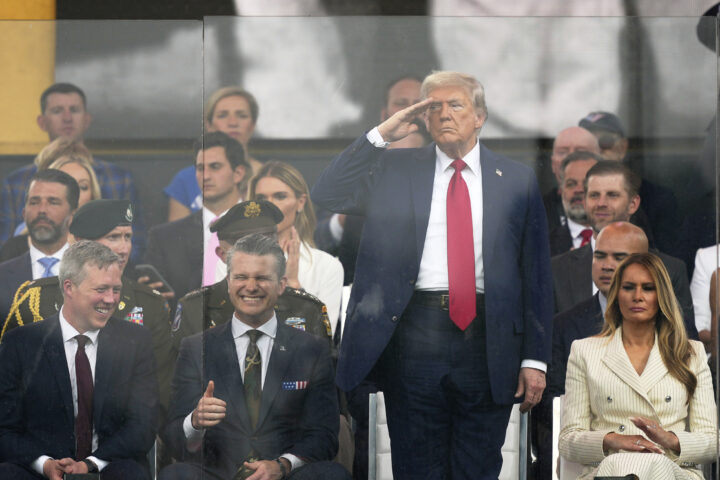 Trump setter to ukers frist før USA velger deltakelse i krigen mot Iran