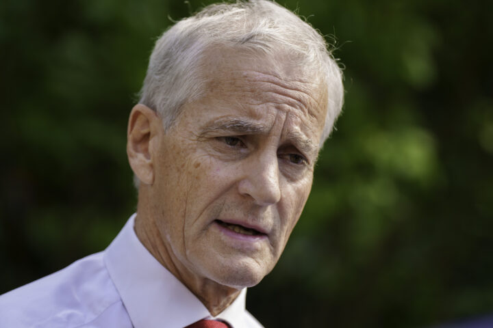 Støre åpner døren på gløtt for Rødt – ser mulig samarbeid etter valget