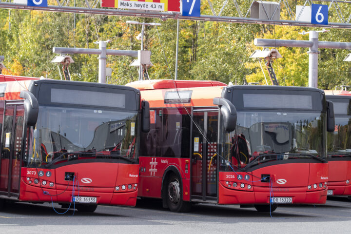 Oslo kommune må dekke 900 millioner etter busstrøbbel – elektriske busser pekes på som årsak