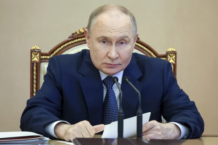 Russland tilbyr seg å ta anriket uran og konvertere det til sivilt bruk