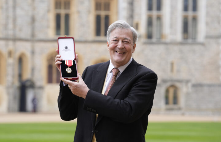 Stephen Fry mener JK Rowling har blitt radikalisert
