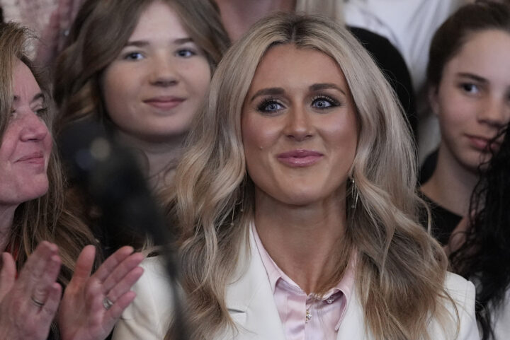 Riley Gaines er i krig igjen, mot OL-vinner Simone Biles