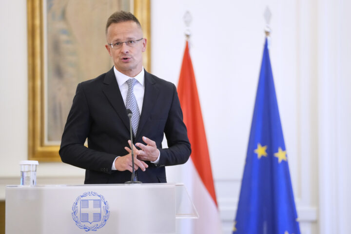Ungarn og Slovakia setter seg på bakbena , blokkerer 18. sanksjonspakke mot Russland