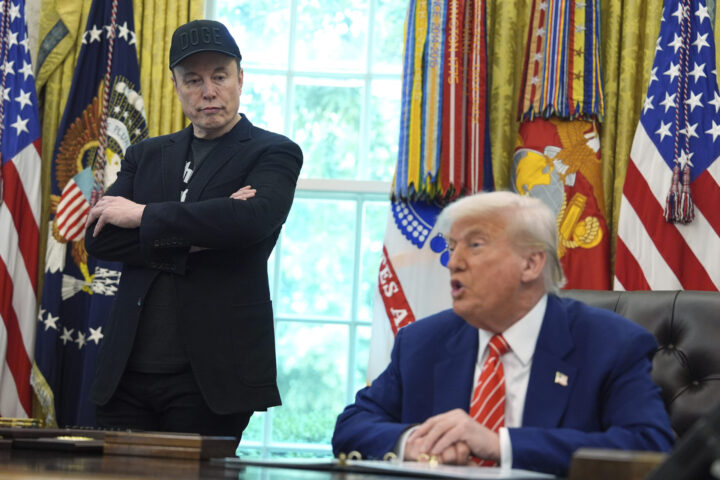 Tesla-aksjen stupte 14 prosent etter krangel mellom Trump og Musk