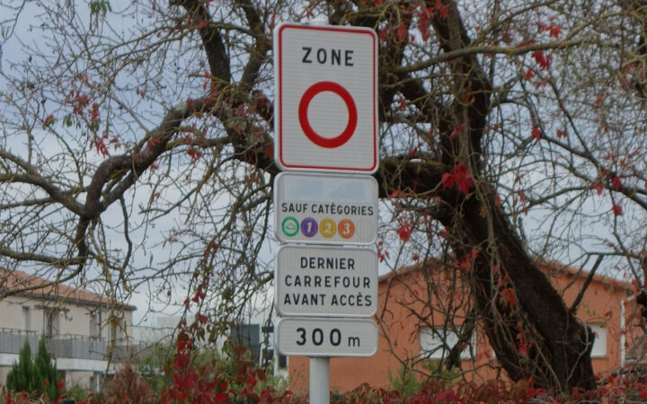 Frankrike avskaffer miljø&shy;soner: Slutt på for&shy;budet mot eldre biler i byene