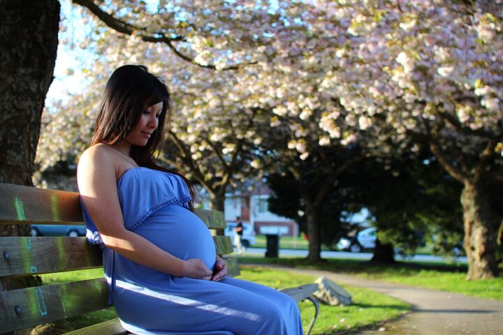 Ny studie: mRNA-vaksinasjon gir markant øket risiko for spontan&shy;abort