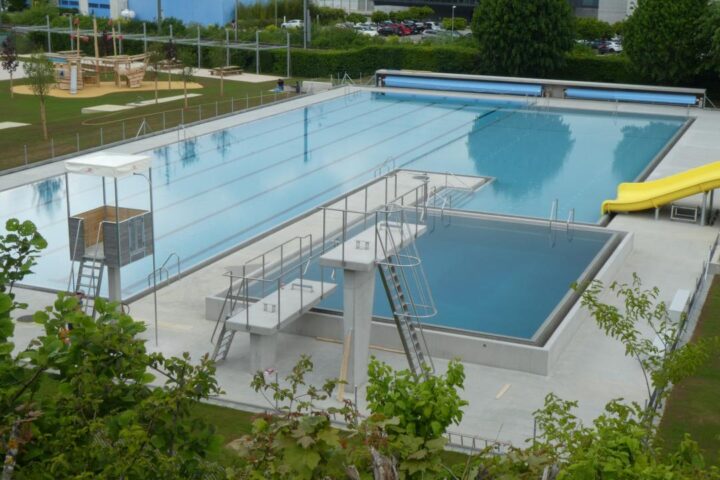 Østerrike utviser syrere, Sveits stenger utendørs bassenger for utlendinger