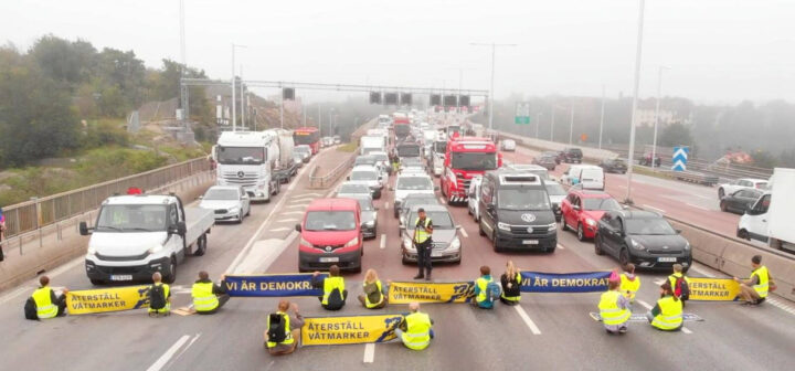 Svensk klimapøbel blokkerte motorvei og stanset ambulanse under utrykning, slipper straff