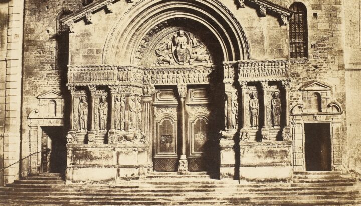 Fasaden av St. Trophime i Arles (1851).