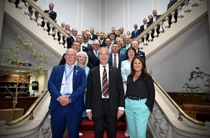 Reform-styrt fylke i England fjerner LGBTH-bøker fra barne&shy;bibliotekene