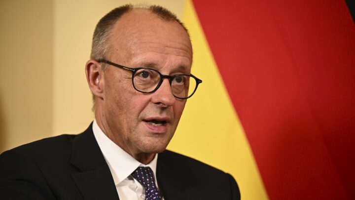 Merz taler EU-kommisjonen midt imot