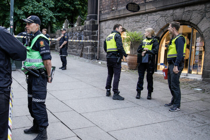 Knivstukket midt på Karl Johan
