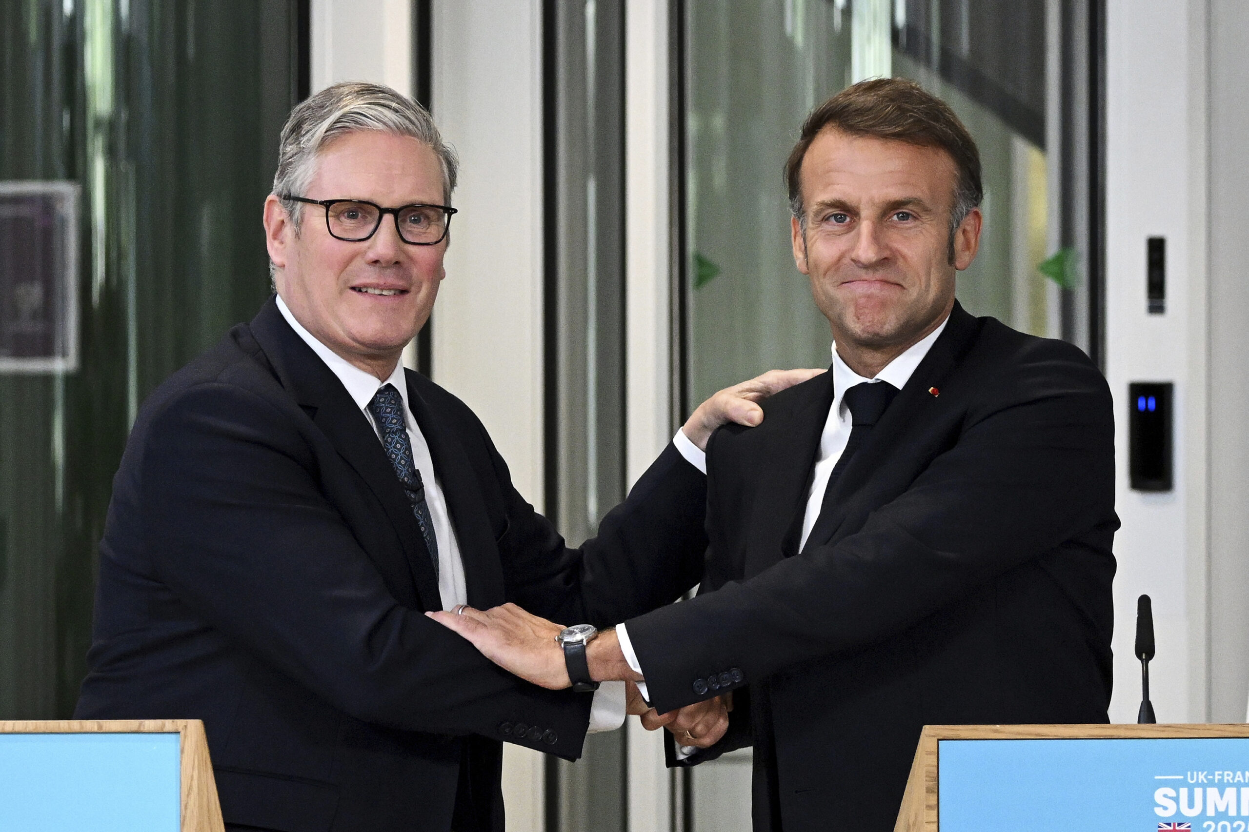 Macron og Starmer ror i samme båt mot undergangen – Document