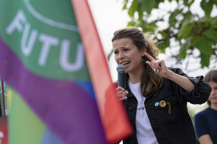 «Bullshit-innstilling» – tysk klima&shy;aktivist angriper Merz for uttalelser om klima