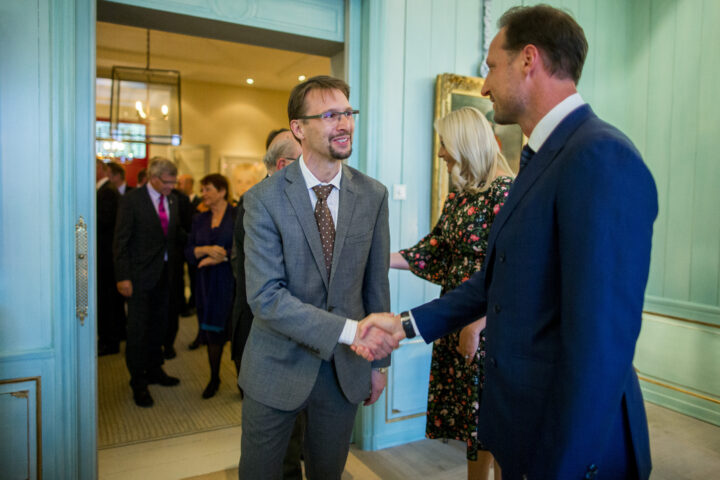 Journalister undersøker ikke lenger makten, de forklarer den