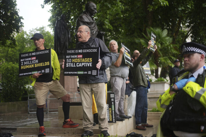 Nesten 100 arrestert etter Palestine Action-demonstra&shy;sjoner i flere britiske byer