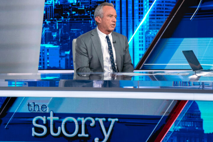 Leger saksøker Kennedy fordi de vil gi flere mRNA-sprøyter til barn