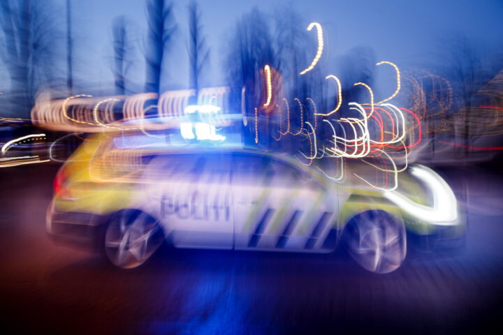 Kvinne fløyet til Ullevål etter kniv&shy;stikking i Rakke&shy;stad – mann pågrepet