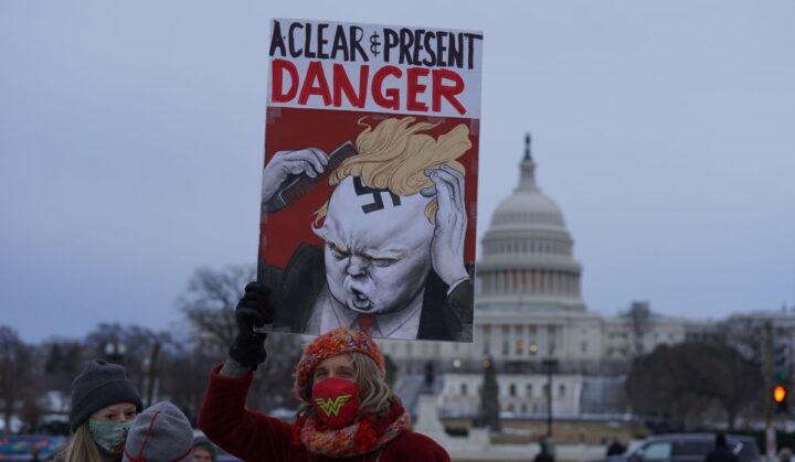 Trump har bodd gratis i hodene deres i ti år. Nå tar han 15 % toll. Det tåler de ikke.