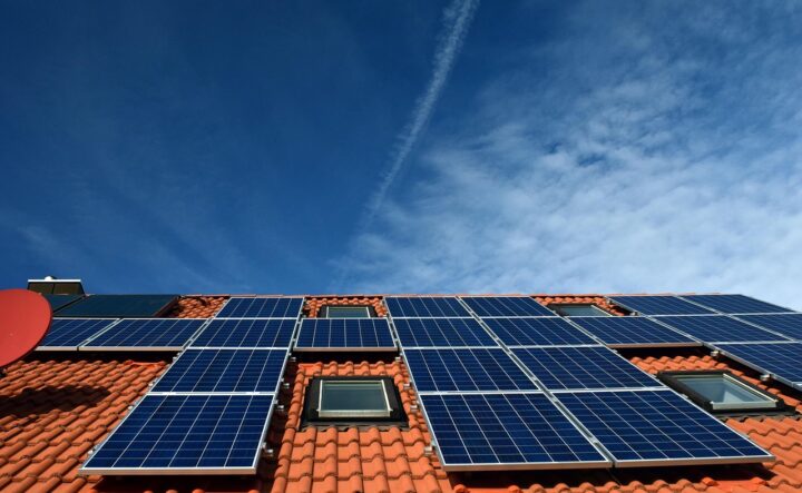 Solceller hindret slokking av takbrann