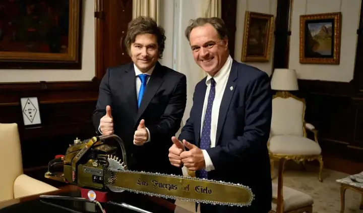 Verden er i kaos, og Europa stikker hodet i pissoaret