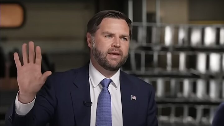 J.D. Vance støtter den patriotiske flaggingen i Storbritannia