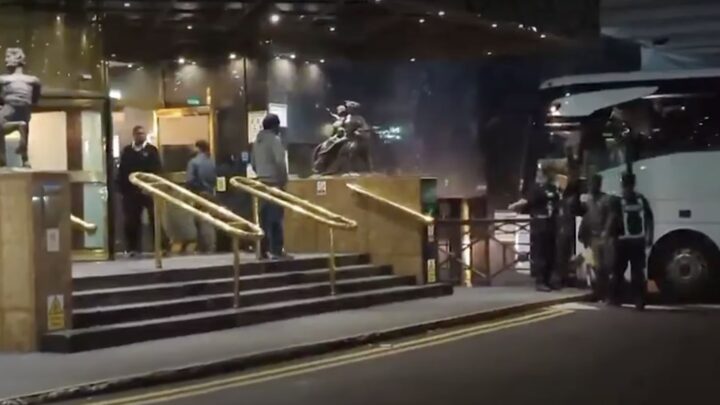 Migranter smuglet inn på luksus­hotell i London om natten