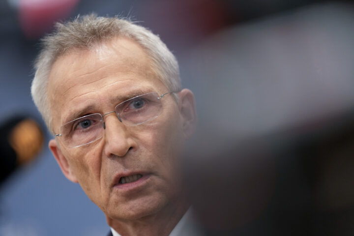 Stoltenberg på vikende front