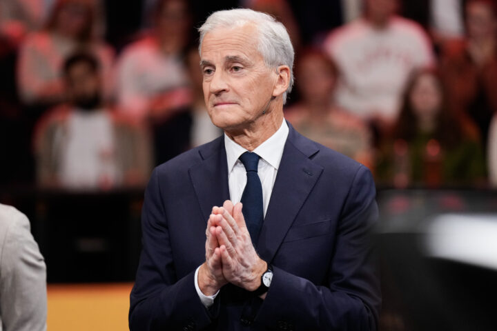 Hva er det som går og går og aldri kommer til døra?