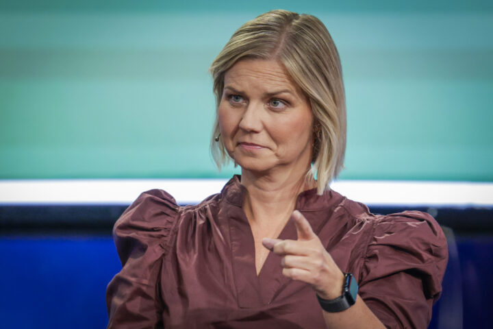 Venstre-leder Melby forlanger «en mer offensiv klimapolitikk» for å støtte borgerlig regjering