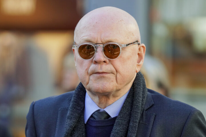 Fosli og Chase henges ut av Braanen