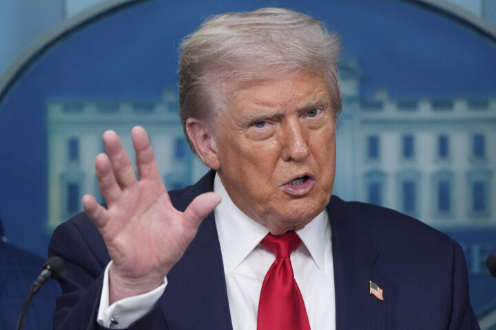 Trump vil avskaffe post&shy;stemmer og elek&shy;troniske stemme&shy;maskiner i valg i USA