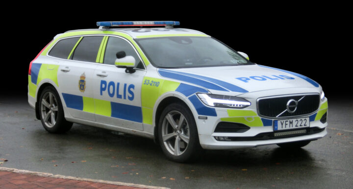 Skyting ved moské i Örebro, en person død