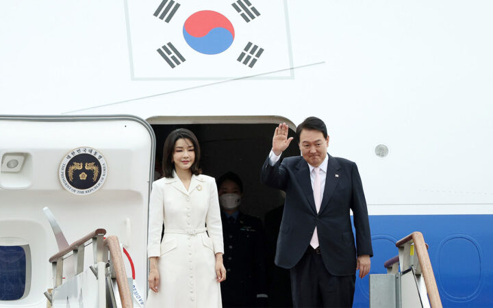 Syd-Korea: Både tidligere president og første&shy;dame sitter fengslet